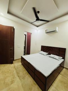 4BHK Stay Royal BNB - Luxury Villa - 3