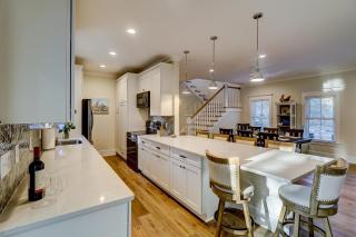 AV11-32: 11 32nd Avenue - 2