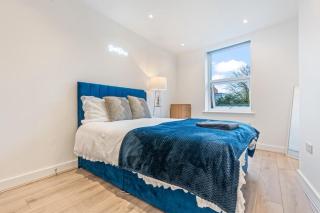 Modern 2 Bedroom Apartment in City Centre Free Parking with Fast WiFi Near Arena - 7