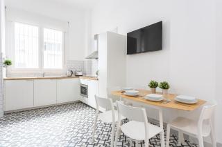 Holidays2Malaga Picasuss Loft New Built Close Huelin Beach and Promenade - 8