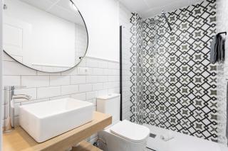 Holidays2Malaga Picasuss Loft New Built Close Huelin Beach and Promenade - 4