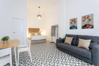 Holidays2Malaga Picasuss Loft New Built Close Huelin Beach and Promenade - 1