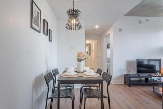 Downtown Montreal 1BR - Sleeps 4 - 6
