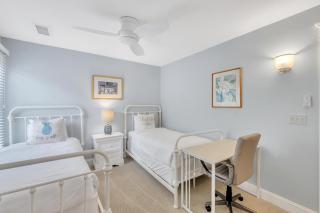 FR477: 477 Fiddlers Reach - 1