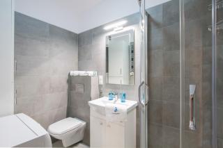 Przestronny Apartament z Tarasem i Parkingiem w Gdyni by Noclegi Renters - 3