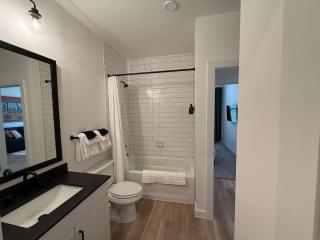 Charming 1BR Retreat - Walk to Gruene Hall Upscale Amenities - 2