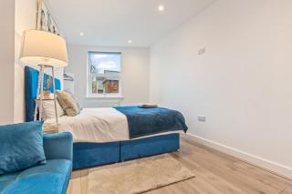 Central 2 Bedroom Apartment with Free Parking Sleeps 8 & Walk to City Centre & Arena - 2