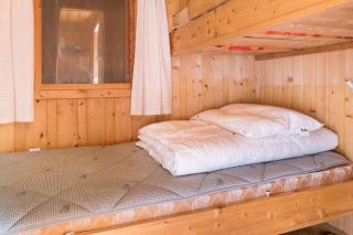 Cabin - Sleeps 6 - Pets Ok - Pato - Parking - 1