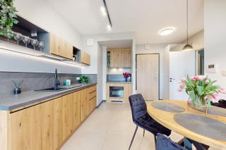 Velvet Sky Apartment Ac Balcony Parking - 6