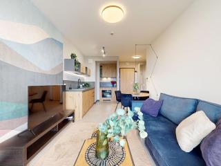 Velvet Sky Apartment Ac Balcony Parking - 8