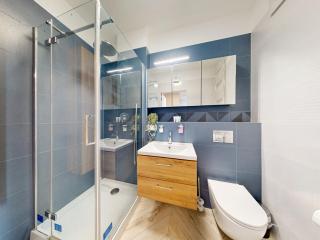 Velvet Sky Apartment Ac Balcony Parking - 7