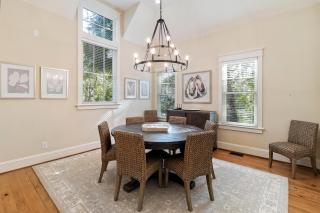 GD77: 77 Governor's Drive - 5