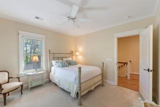 GD77: 77 Governor's Drive - 1