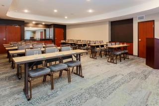Courtyard by Marriott Potomac Mills Woodbridge - 9