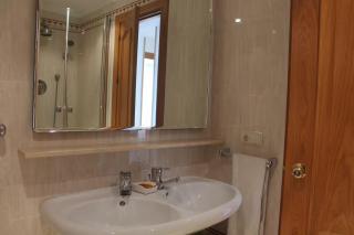 3 Bedroom Apartment by the Beach Line, Porlamar - 8