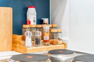 Modern 2 Bedroom Apartment in City Centre Free Parking with Fast WiFi Near Arena - 5