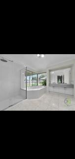 Quiet, good food and cats - 4