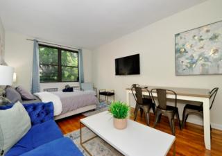 Upper E Side Spacious Studio! - 3