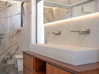 The Lookout - Panoramic 4 Bedroom House with free Wifi and Pool - 7