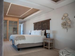 The Lookout - Panoramic 4 Bedroom House with free Wifi and Pool - 1