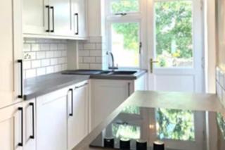 2 Bed - Sleeps 6 - Parking - Town Centre - 4