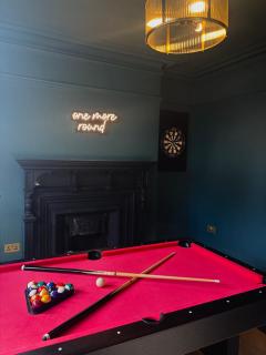 Luxury Center Neath Stay - 5