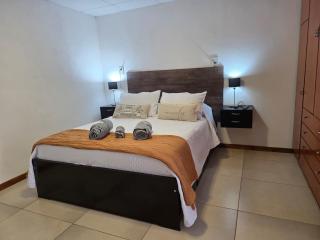 Casa Centrica con Cochera Privada y Portón Eléctrico para facil acceso - 9