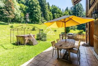 Alpine Chalet with Mountain Views - 9