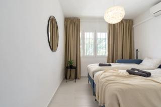 Modern villa with private pool - 9