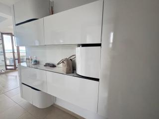 Luxury Apartment with a View of the Bay - 9