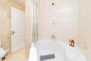 Stylish 2BR Near Hyde Park & Museums, Kensington - 1