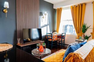 Stylish 2BR Near Hyde Park & Museums, Kensington - 0