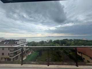 Luxury Apartment with a View of the Bay - 8