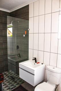 Sunbird Self-Catering Unit 11 - 4