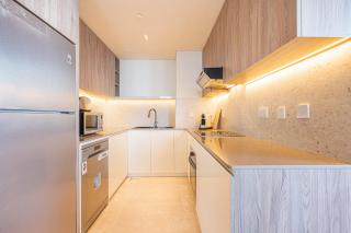 Modern Apartment with Panoramic Sea Views - 8