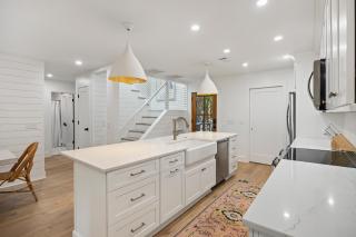 GL1232: 1232 Greenslake - 3