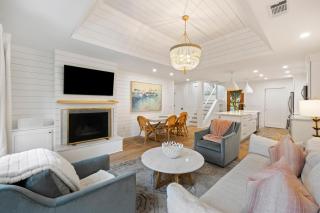 GL1232: 1232 Greenslake - 1