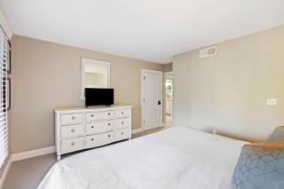 FWO1381: 1381 Fairway Oaks - 1