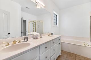 AV8-30: 8 30th Avenue - 1