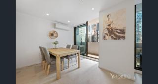 Sky High 2BR Stay in Melbourne CBD - 3