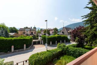 More a due passi dal lago - 0