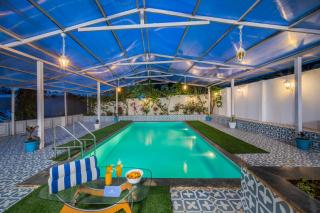 SaffronStays The Blue Door - 8