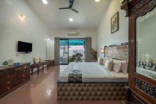 SaffronStays The Blue Door - 3