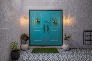 SaffronStays The Blue Door - 1