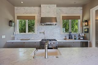 AV9-02: 9 2nd Avenue - 9