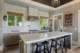 AV9-02: 9 2nd Avenue - 8