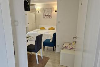 Apartmani Studio Sleeps 2 -Parking -Private Garden - 3