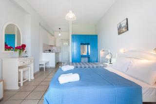 Yiannis Studio 6 - 9