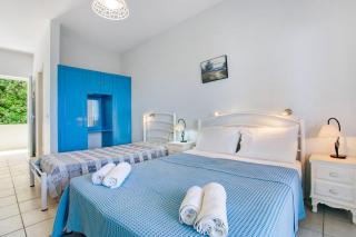 Yiannis Studio 6 - 7