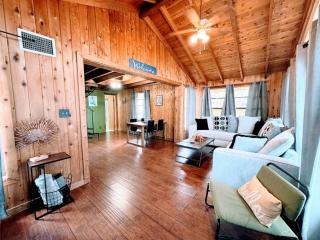 Hook's Cabin- Lake & Pool Near Disney A-frame - 6